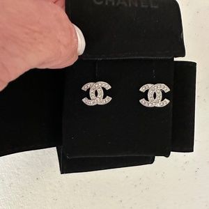 CHANEL AUTHENTIC EARRINGS SILVER
